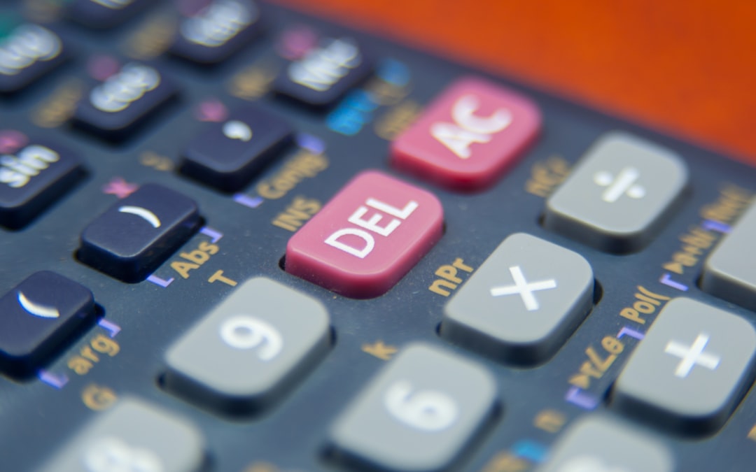 UAE Banking Fees Compared: ENBD vs Mashreq vs RAKBank (2026)